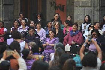 Clara Brugada destaca primera conmemoraci&oacute;n del 8M con una mujer presidenta