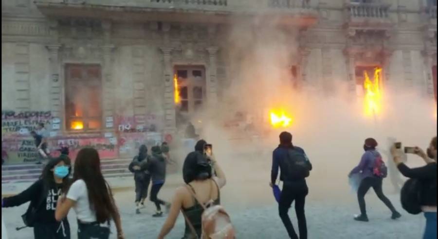 Denuncian detención arbitraria y uso excesivo de la fuerza contra mujeres del bloque negro en marcha del 8M en Chihuahua