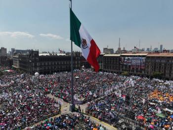 Claudia Sheinbaum congrega a m&aacute;s de 350 mil personas en el Z&oacute;calo de la Ciudad de M&eacute;xico