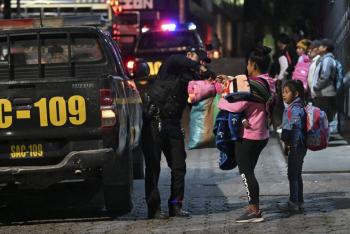 Un millar de evacuados en Guatemala por erupci&oacute;n del volc&aacute;n de Fuego