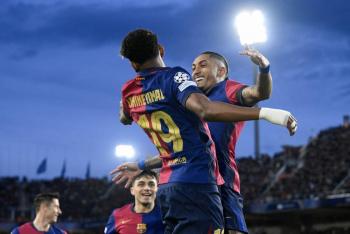 Yamal y Raphinha catapultan al Barca a cuartos de Champions