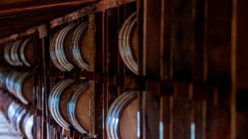 La UE impone aranceles del 50% al whiskey estadounidense en represalia comercial