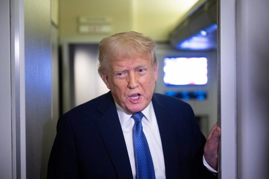 Trump pide destituir al juez que suspendió expulsiones de migrantes