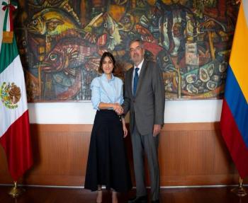 Colombia muestra inter&eacute;s en proyectos ferroviarios mexicanos y adopta programas sociales