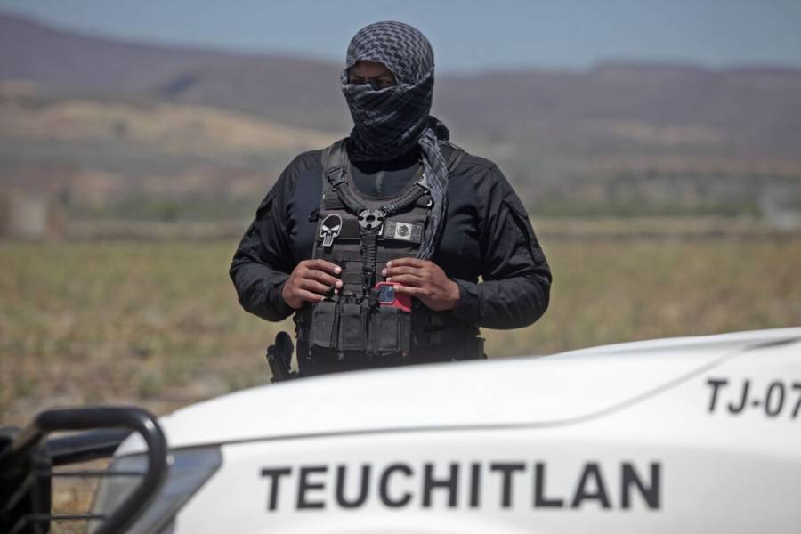 FGR detiene a dos expolicías vinculados al CJNG y reclutamiento en rancho Izaguirre