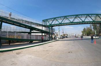 Entregan puente peatonal en Soledad de Graciano S&aacute;nchez para mejorar la seguridad vial