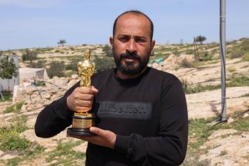 Cineasta palestino ganador de un &Oacute;scar afirma que fue agredido por colonos israel&iacute;es por su premio