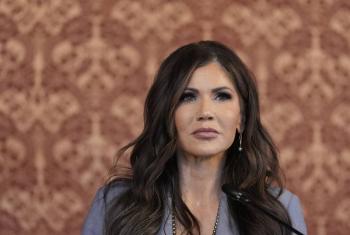 Kristi Noem utiliz&oacute; fondos estatales para viajes personales y pol&iacute;ticos