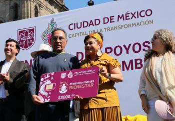 Clara Brugada entrega 30 mil apoyos de la Pensi&oacute;n Hombres Bienestar en CDMX