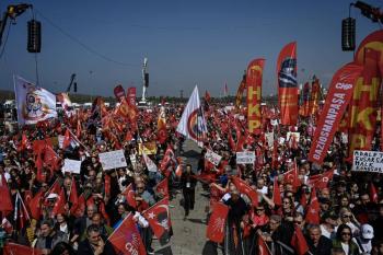 Miles se manifiestan en Estambul por la liberaci&oacute;n de l&iacute;der opositor turco