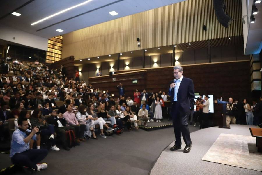 Morena busca formar líderes para enfrentarlos al futuro: Ricardo Monreal