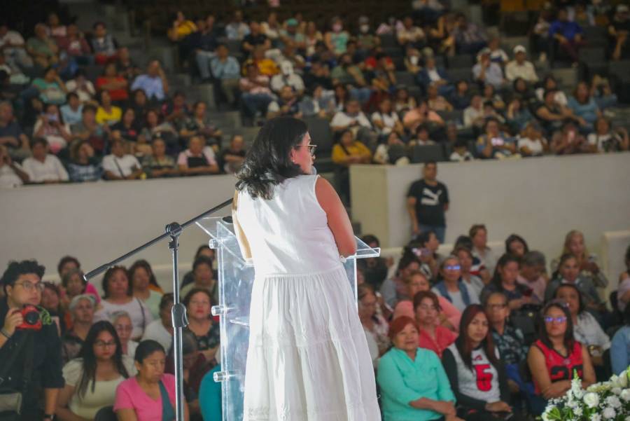 Aleida Alavez reconoce a mujeres por su contribución en la construcción de Iztapalapa