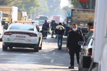Detienen a dos presuntos responsables de robo de motocicleta en Azcapotzalco; policía resulta herida