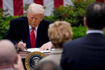 Trump exenta a M&eacute;xico y Canad&aacute; de aranceles rec&iacute;procos