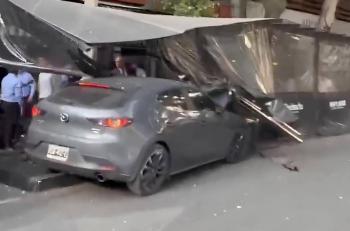 Automovilista se impacta contra restaurante en la colonia Cuauht&eacute;moc