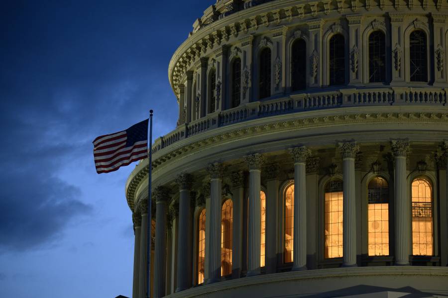 Una hoja de ruta para financiar el programa de Trump en batalla en el Senado