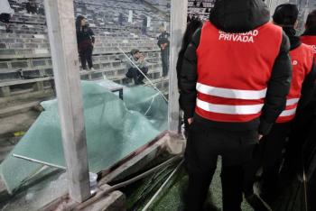 La violencia enluta al f&uacute;tbol chileno tras muertes de dos hinchas