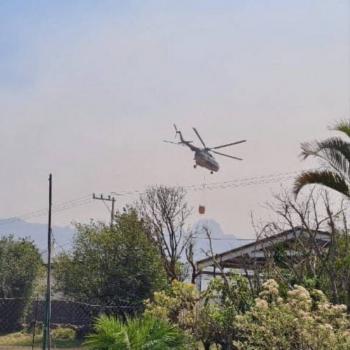 Contin&uacute;an intensas labores para sofocar el incendio forestal en El Tepozteco