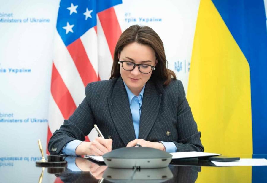 Ucrania y EEUU firman 