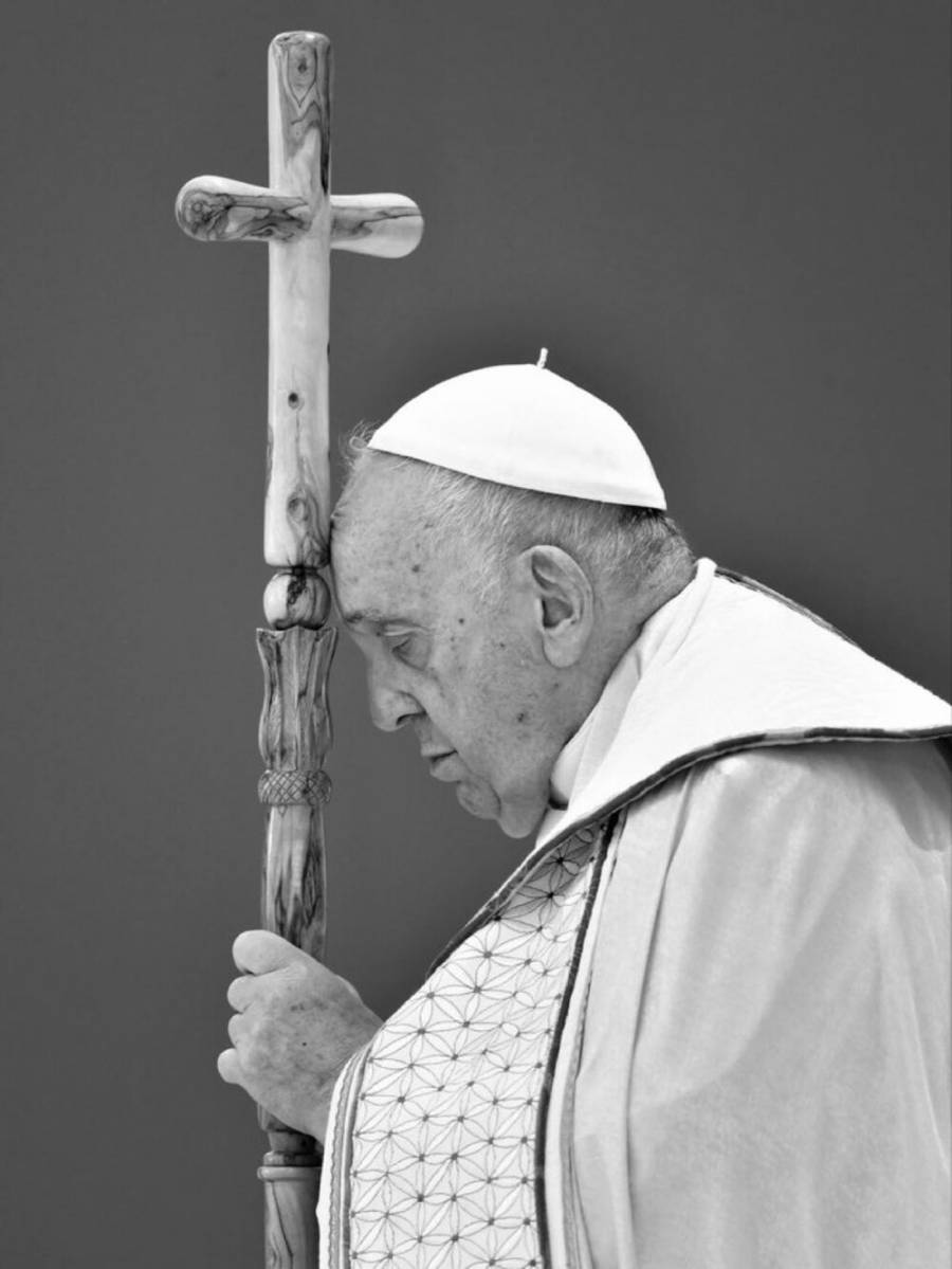 Sheinbaum lamenta fallecimiento del Papa Francisco y envía, en especial, abrazo a católicos mexicanos