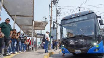Clara Brugada pone en marcha 14 nuevos trolebuses eléctricos en la Línea 12 de la CDMX