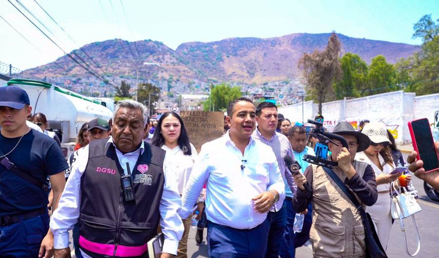 GAM distribuye agua con pipas en Cuautepec ante fuga en el ramal Teoloyucan