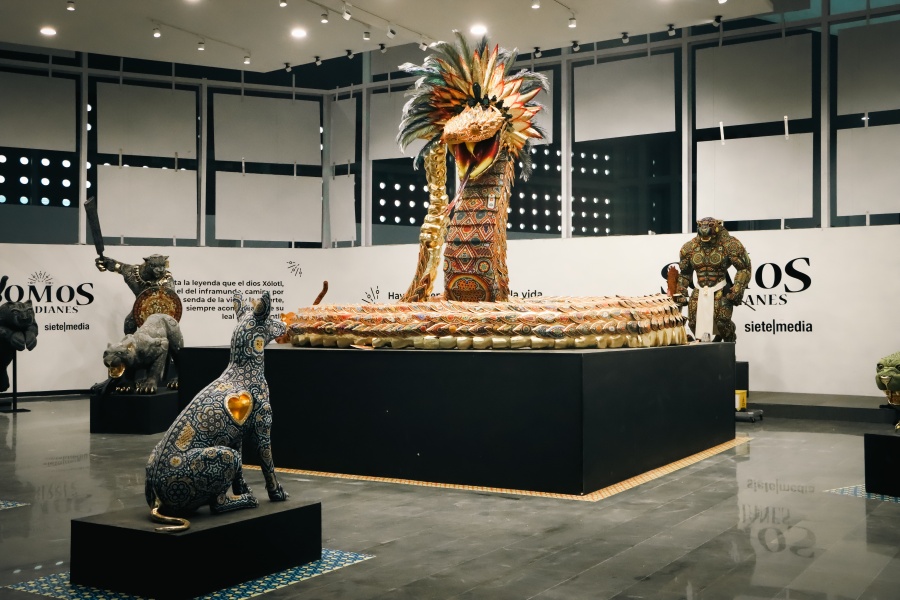 La exposición “Somos‬‭ Guardianes” de César Menchaca‬ es un impulso a la‬‬‭ wixárika‬‭ 
