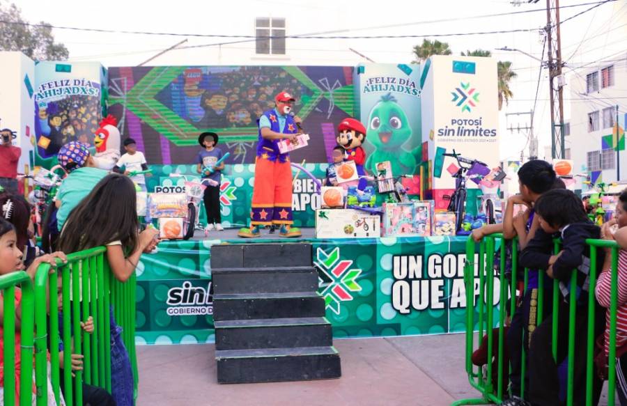 Villa de pozos celebra con alegría a la niñez