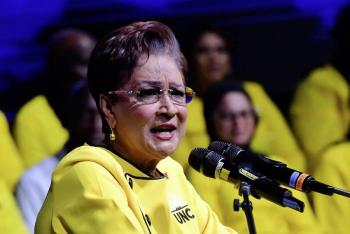 Kamla Persad-Bissessar jura como primera ministra de Trinidad y Tobago