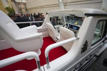 El último deseo del papa Francisco: un papamóvil convertido en ayuda médica para Gaza
