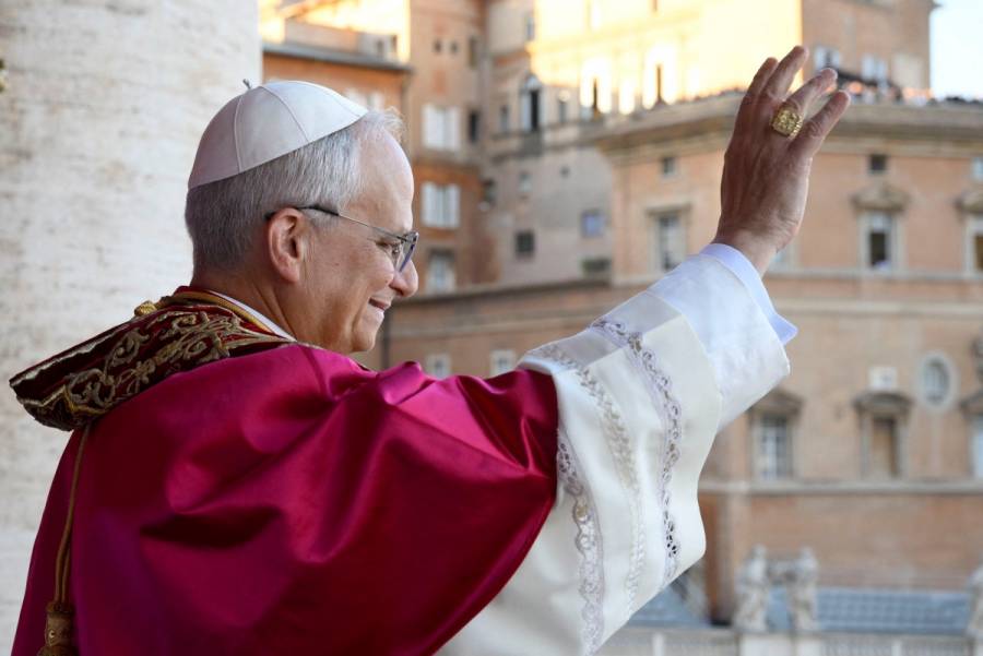 León XIV honra a Francisco y reafirma mensaje de amor incondicional de Dios