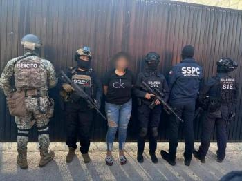 Liberan a “La Guera”, presunta operadora financiera del CJNG en Michoacán
