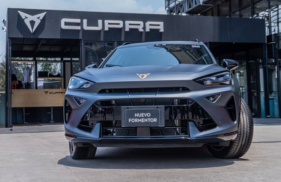 CUPRA impone su carácter competitivo en el arranque del TCR World Tour México 2025