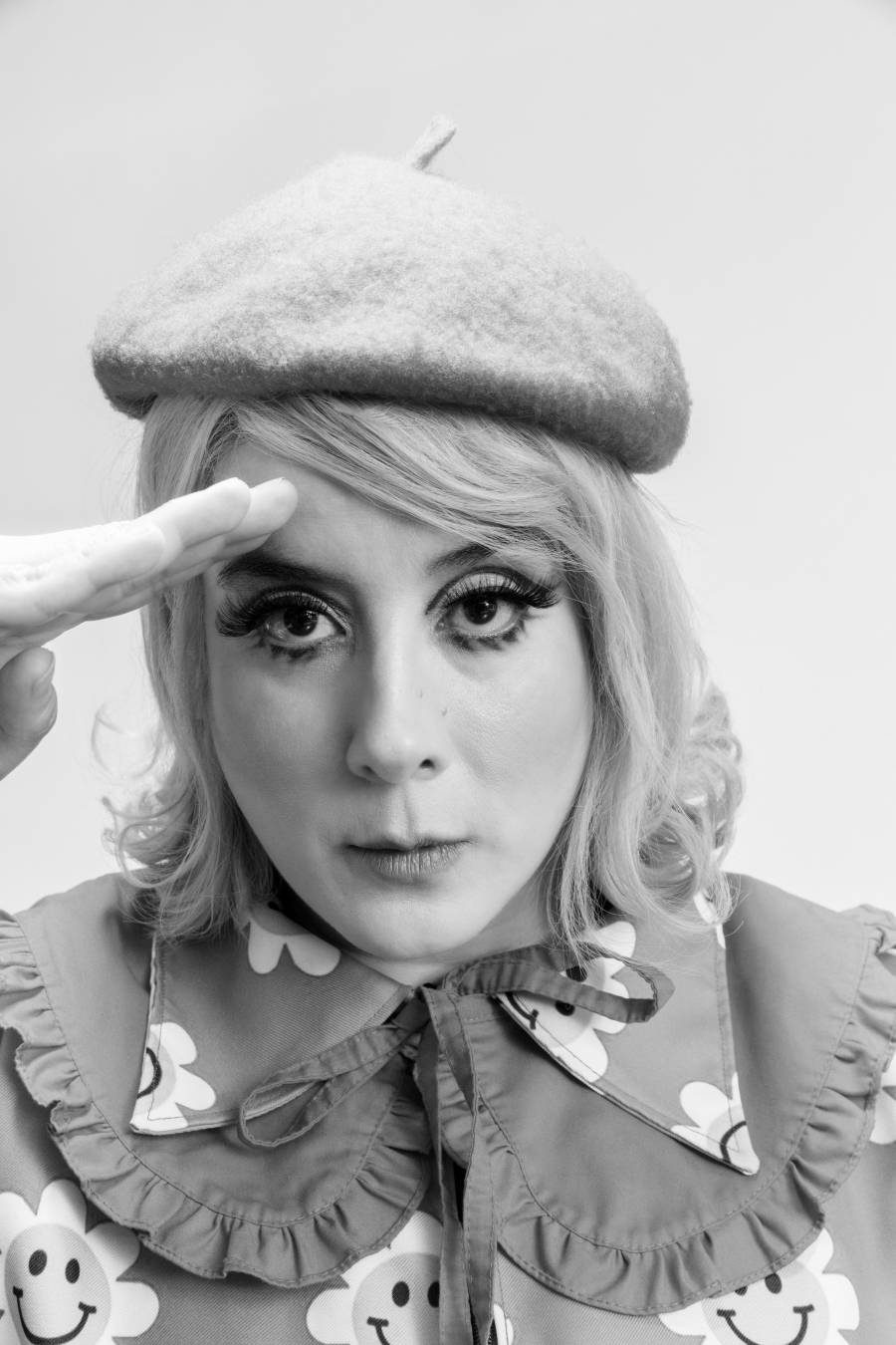 Elis Paprika se encuentra lista para lanzar el segundo sencillo, “Me Siento Morir”, del que será su nuevo EP: “Vengo del Futuro y No Hay Futuro”