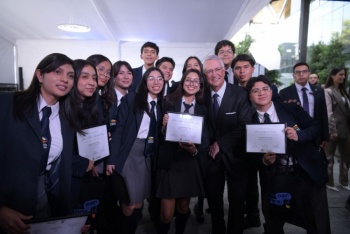 Banco Azteca y Universidad de La Libertad premian la excelencia académica