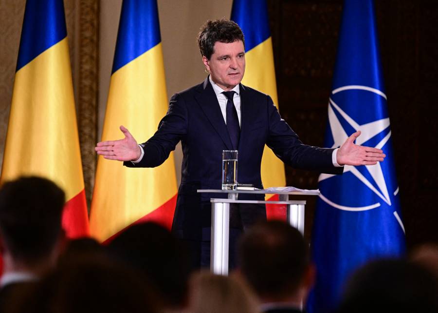 El candidato proeuropeo sorprende y se impone a su rival de extrema derecha en Rumania 