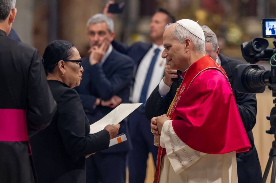 Rosa Icela Rodríguez lleva invitación del Gobierno de México al Papa León XIV para visitar el país
