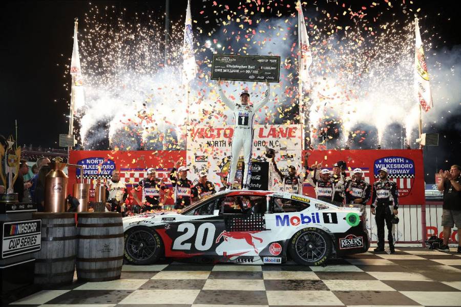 Christopher Bell gana por primera vez la NASCAR All-Star Race tras superar a Joey Logano en North Wilkesboro 