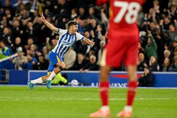 Brighton remonta al campeón Liverpool