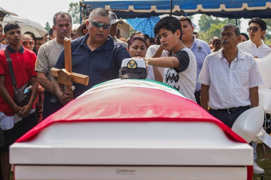 Despiden con honores a marinos fallecidos en accidente del buque Escuela Cuauhtémoc