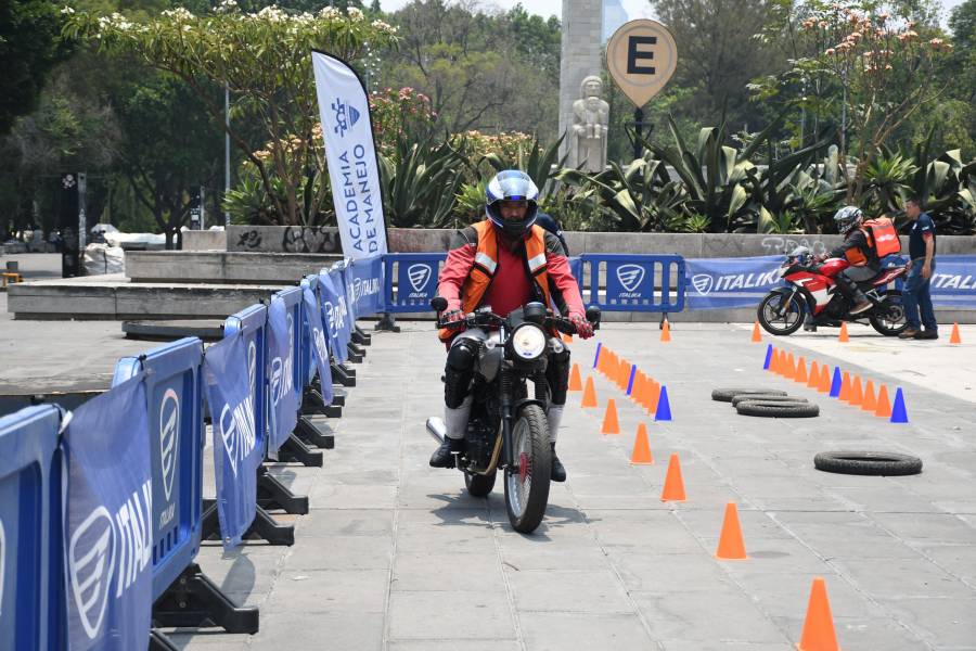 Alcaldía Cuauhtémoc se suma a clínica de manejo seguro para repartidores de plataformas digitales