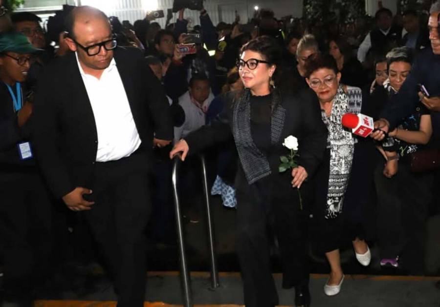 Clara Brugada asiste al funeral de colaboradores víctimas de ataque en Tlalpan