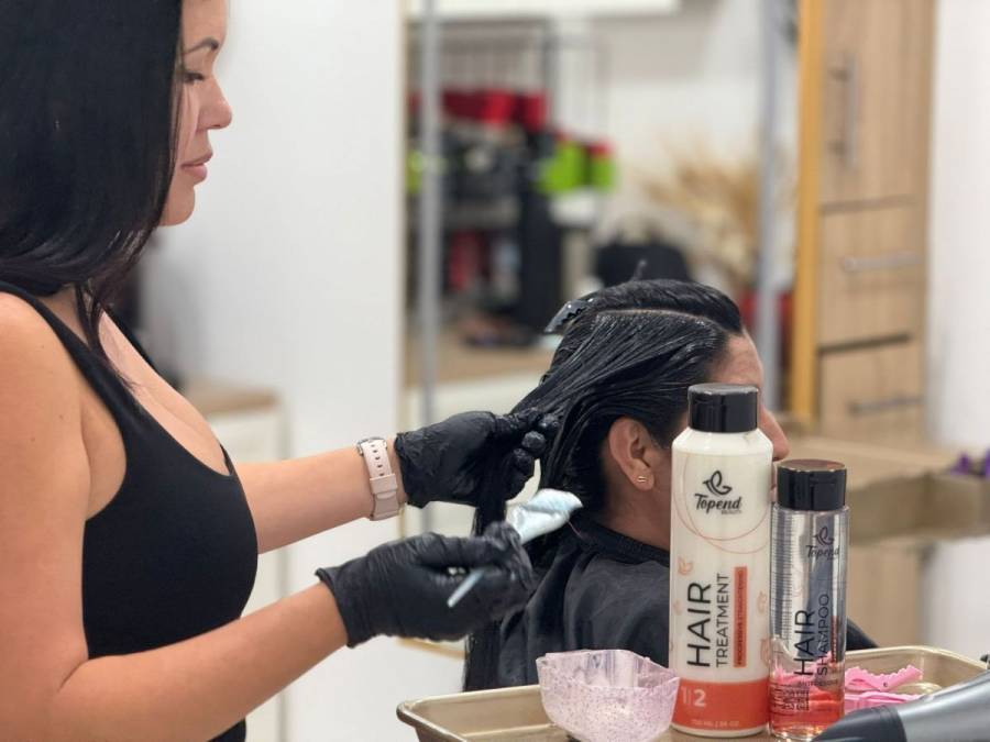 Al alisar e hidratar el cabello hay que elegir siempre la keratina “buena”, señala experta 