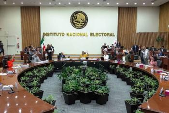 Refuerzan seguridad en el INE por posible manifestaci&oacute;n de la CNTE; atenci&oacute;n solo por correo electr&oacute;nico