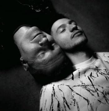 Ariza transforma los poemas de su padre en música en su nuevo álbum Magia En Dos