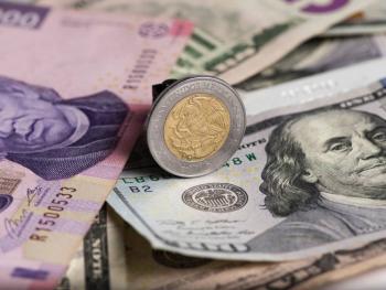 El peso se fortalece y marca nuevo mínimo del año frente al dólar