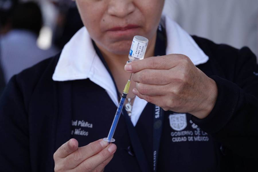 Gobierno capitalino refuerza campaña de vacunación contra el VPH en niñas y lanza programa de apoyo a mujeres embarazadas