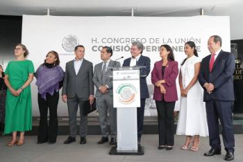 Monreal anuncia dos periodos extraordinarios para discutir 22 leyes