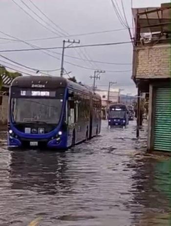 Retrasos en el Trolebús Santa Martha-Chalco por lluvias e inundaciones en Chalco