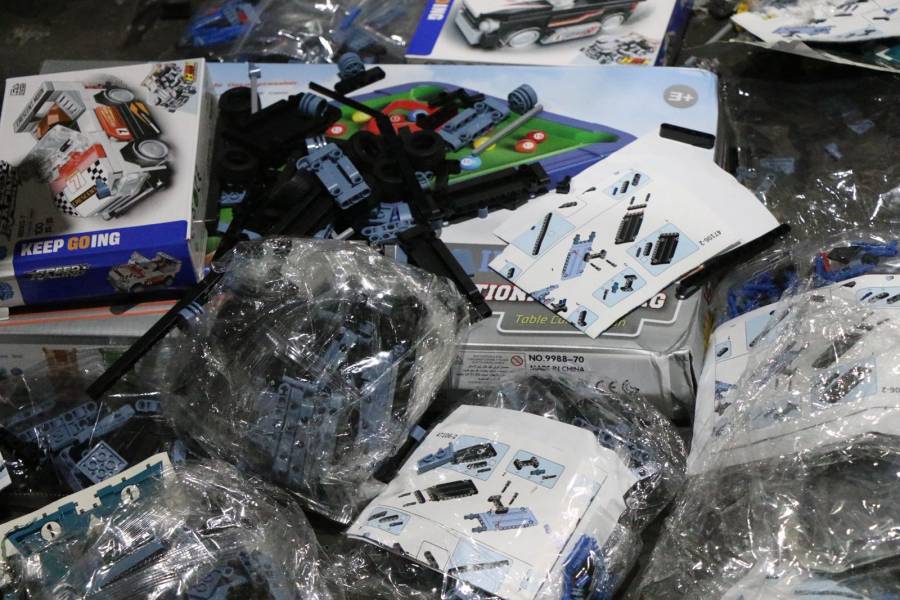 Destruyen más de 10 mil productos pirata de LEGO en CDMX; IMPI encabeza operativo